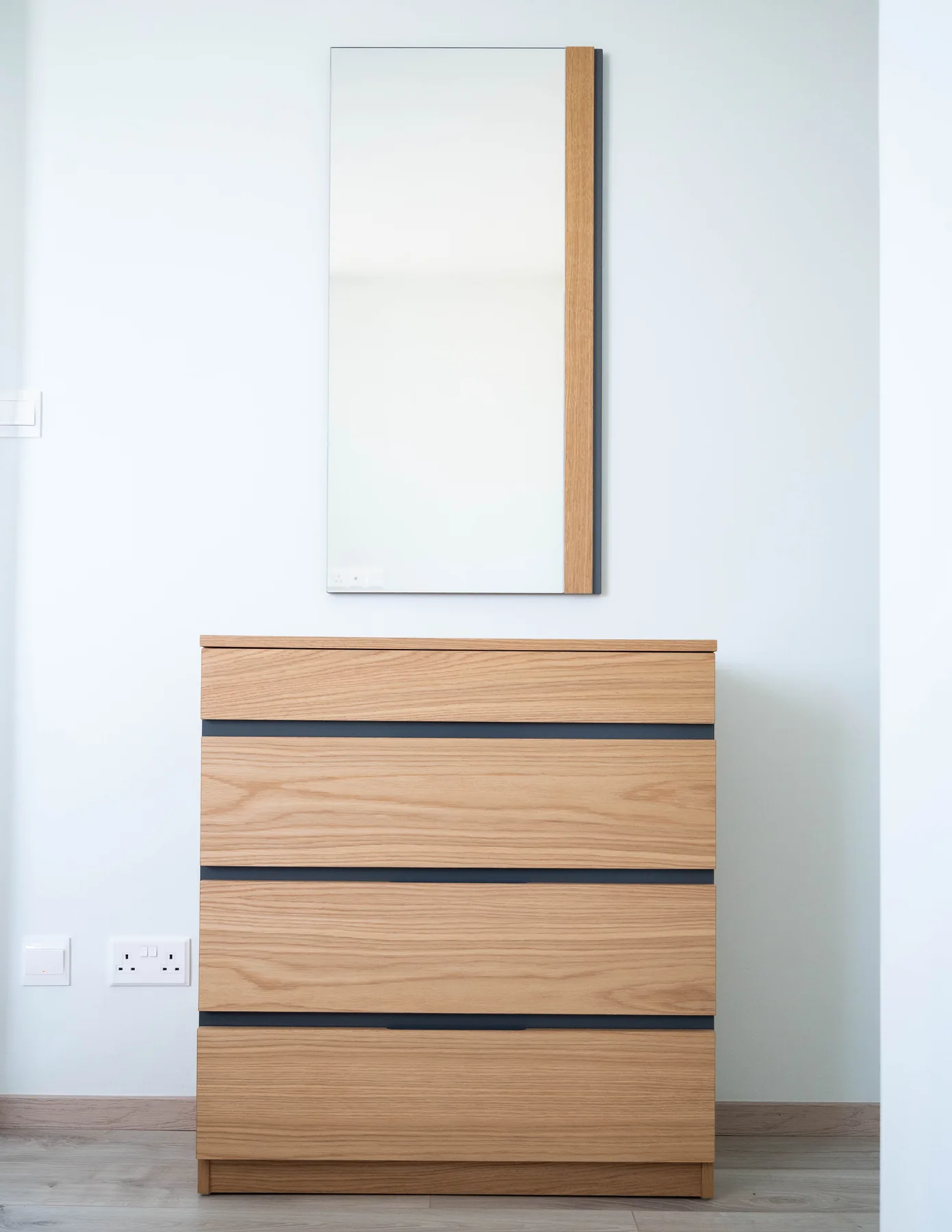 Bedroom chest of drawers