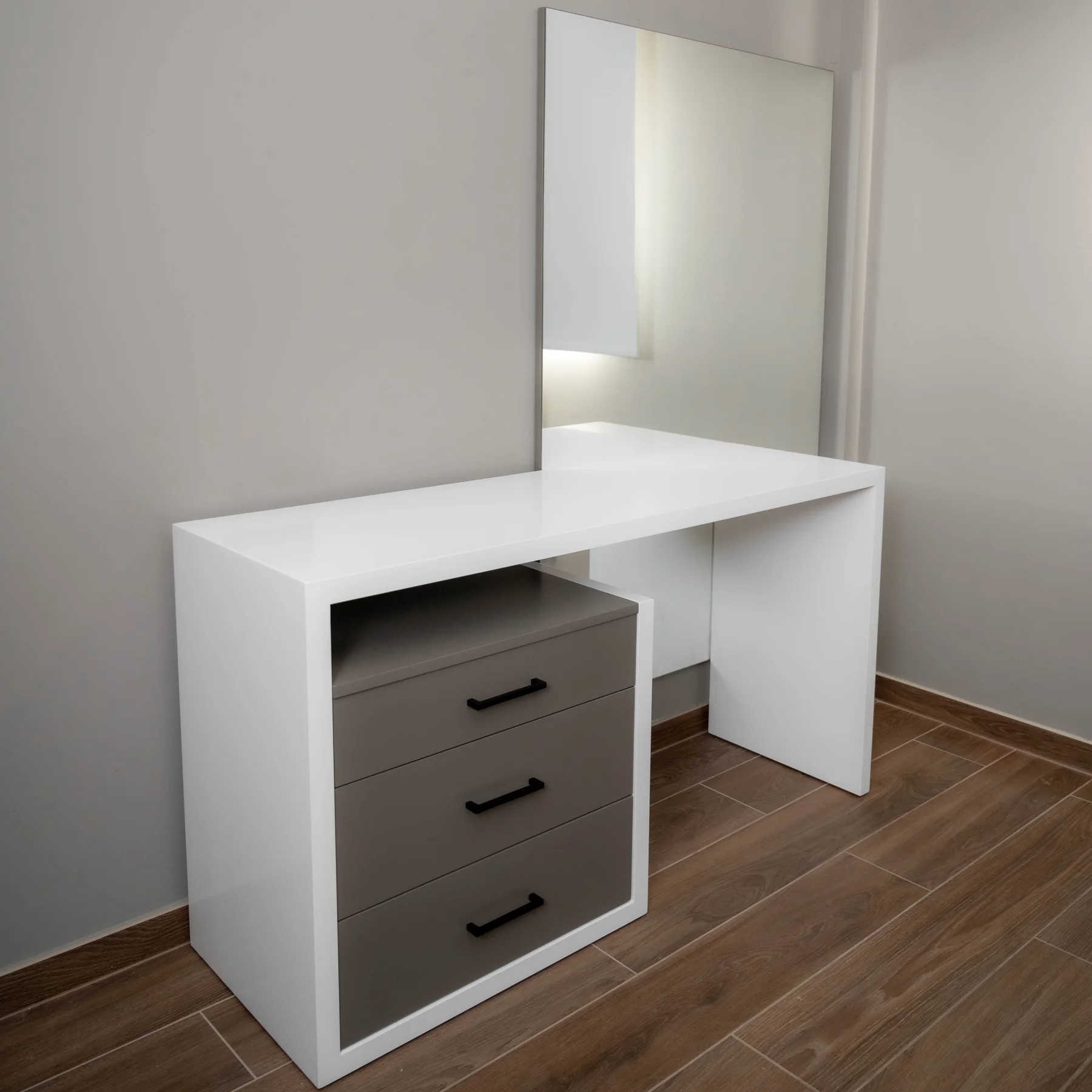 Dressing table
